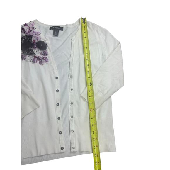 White House Black Market Women’s XS Cardigan White Floral Appliqué Embellished - Picture 5 of 7
